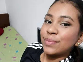 Streamate Watch Live Sex Cams of Meredy78Cluster