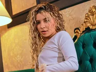 Streamate Sex Cam of HannahSullivan