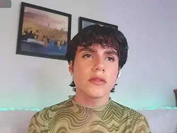 Stripchat Sex Cam of ChristianM_18