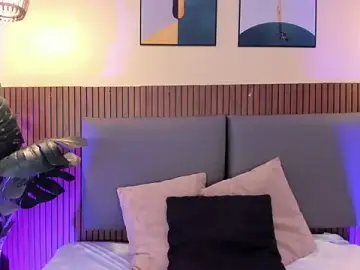 Stripchat Free Porn Cam of NicolleeEvanss