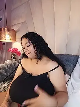 Stripchat Sex Cam of KITY_HILL