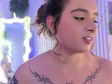 Stripchat Live Sex Cam of Naomy_tay1