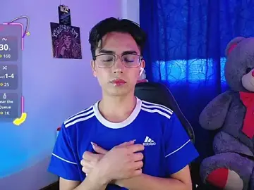 Stripchat Sex Cam of OwenBluee