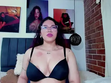 Stripchat Free Porn Cam of kyliejenner_hot