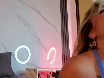 Stripchat Free Porn Cam of CandyQueenGold