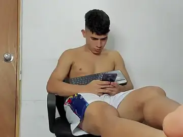 Stripchat Free Live Porn of andrew_rose_