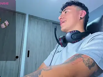 Stripchat Free Live Porn of Lobo_17_