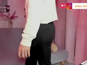 Stripchat Sex Cam of RedMeloddy