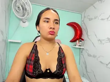 Stripchat Live Sex Cam of Maylin_horny19