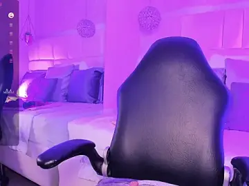 Stripchat Live Sex Cam of kitty_roouse