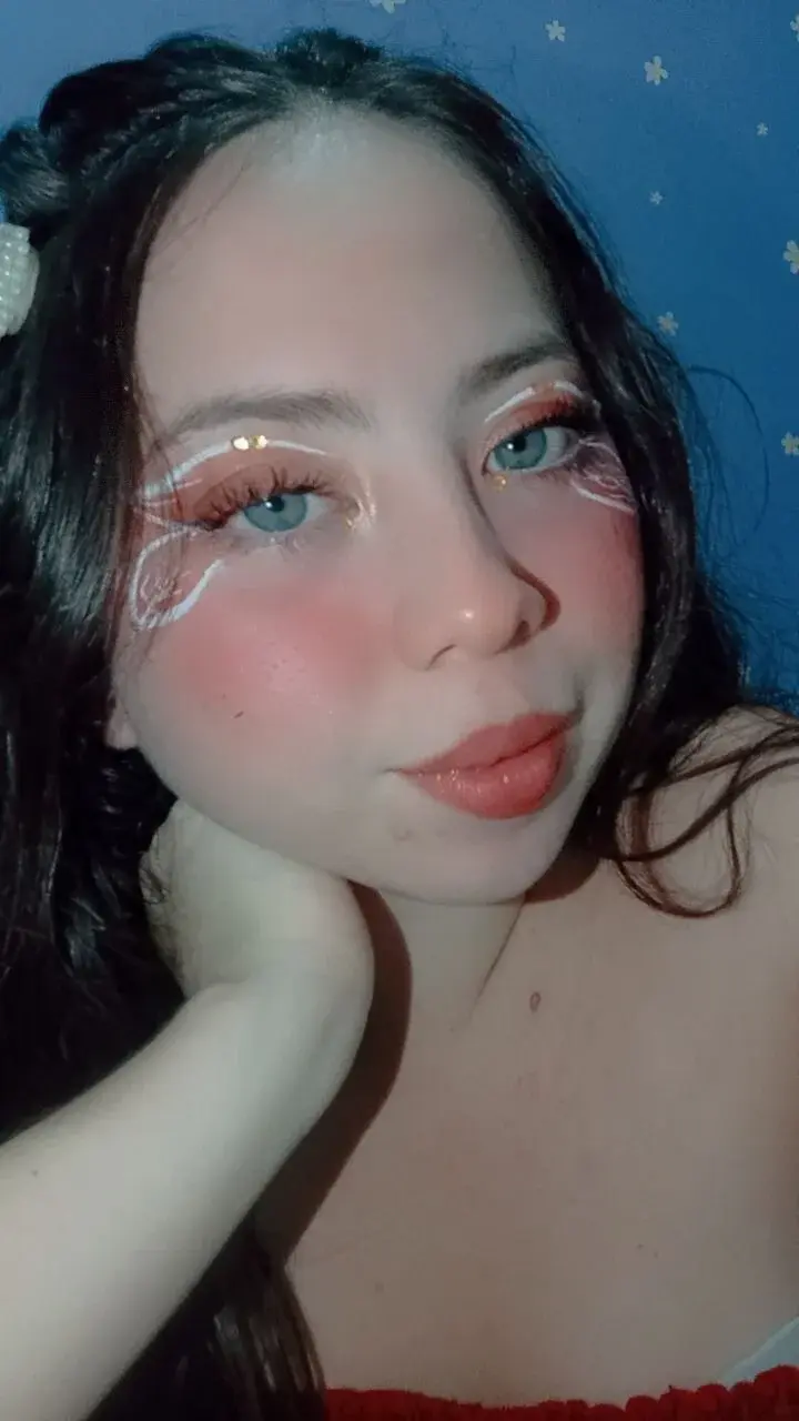 PetiteIvoryQueen19