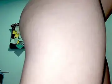 Stripchat Adult Webcams of PetiteIvoryQueen19